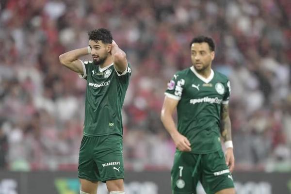 Flaco López e Felipe Anderson em Flamengo x Palmeiras.(Imagem:Thiago Ribeiro/AGIF)
