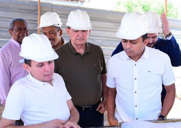 Prefeito Antônio Reis visita obra do CER IV em Floriano ao lado de autoridades estaduais e municipais(Imagem:Reprodução/Instagram)