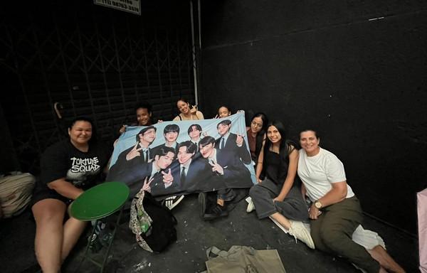 Show do BTS: como f&atilde;s se organizam na fila por ingressos em loja f&iacute;sica de SP(Imagem:Paola Patriarca/g1)