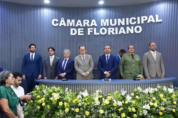 Poder Legislativo confere título de cidadania a personalidades nos 128 de Floriano(Imagem:CMF)