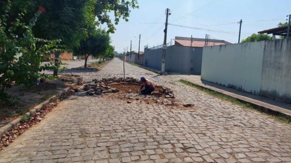 Infraestrutura: Serviço de tapa-buracos chega a mais seis bairros de Floriano.(Imagem:Secom)