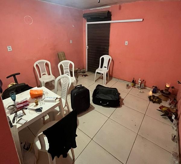 Suposto pai de santo é preso suspeito de torturar a esposa e o próprio filho em rituais.(Imagem:PCPI)