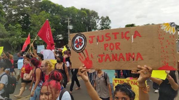 Estudantes da UFPI protestam pelo 3º dia após estupro e morte de aluna em sala da instituição.(Imagem:Andrê Nascimento/g1)
