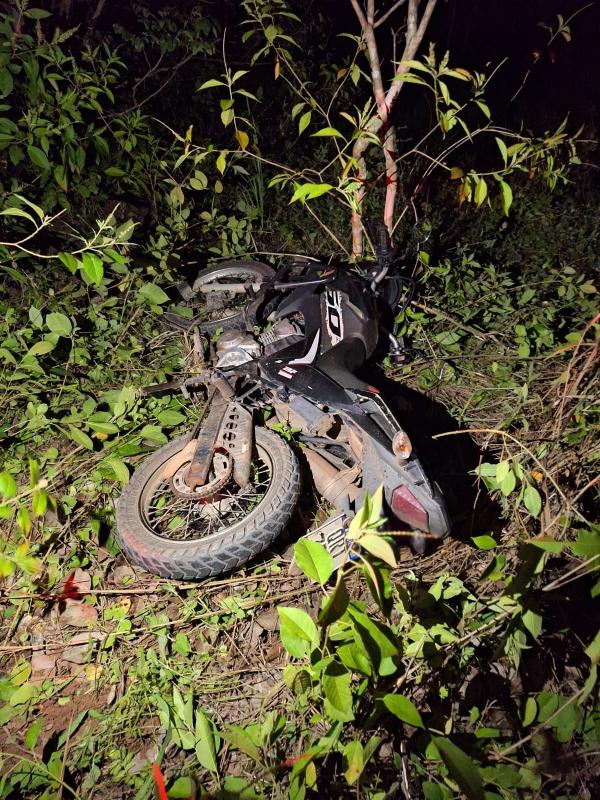  Suspeito foge da PM e deixa droga para tr&aacute;s na PI-120, em Arraial.(Imagem:Divulga&ccedil;&atilde;o/PM)