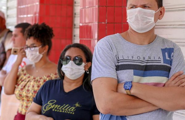 O Brasil voltou a registrar aumento nas taxas de transmissão do coronavírus segundo dados divulgados nesta terça-feira, 17, pelo Imperial College de Londres. A taxa de transmissão(Imagem:Reprodução)
