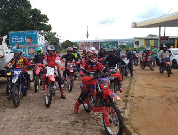 Rally da Solidariedade em Floriano distribui cestas básicas para comunidades carentes.(Imagem:Divulgação)