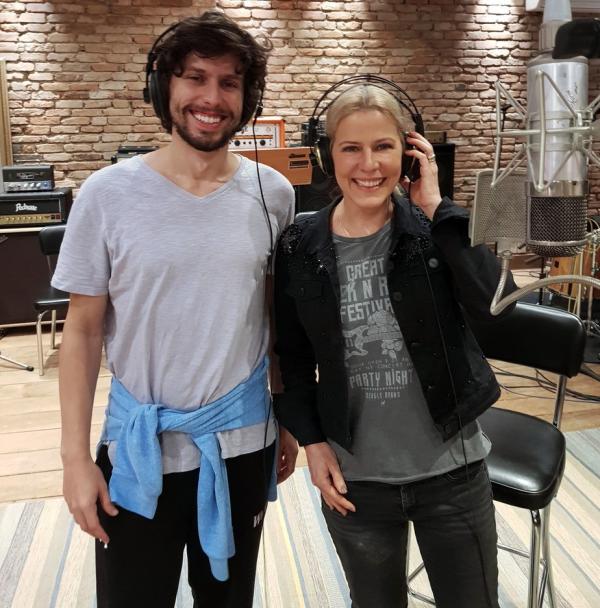 Paula Toller se volta para o brilho pop das pistas em single gravado com o filho, Gabriel Farias(Imagem:Reprodução)