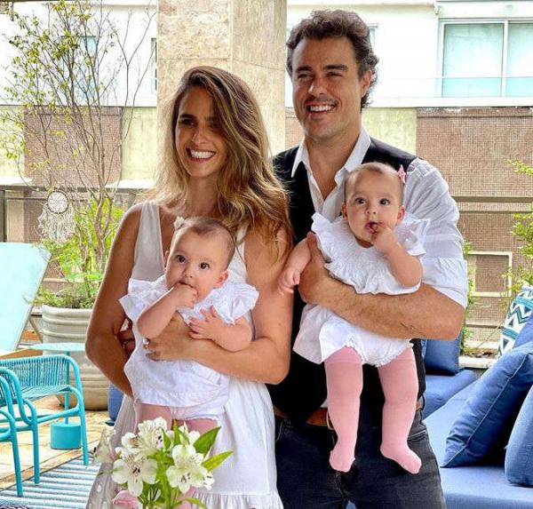 Marcella Fogaça compartilhou no Instagram fotos inéditas do casamento com Joaquim Lopes, na última quinta-feira, dia 16. Pais das gêmeas Sophia e Pietra, de oito meses de vida, o d(Imagem:Reprodução)
