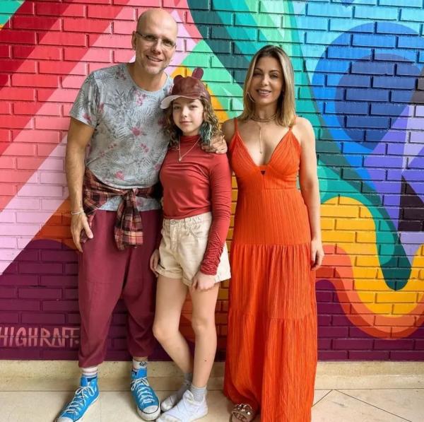 Fernando Scherer e Sheila Mello com a filha Brenda, em maio de 2023.(Imagem:Reprodução/Instagram)