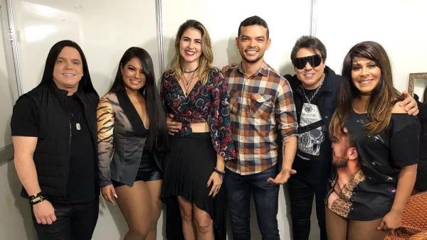 Cantores piauienses Flávio Moura e Soraya Castello Branco com a Banda Calcinha Preta no Piauí.(Imagem:Arquivo Pessoal)