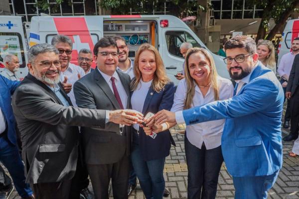 Governador Rafael Fonteles fez a entrega dos veículos para 10 municípios. A previsão é que mais 17 ambulâncias sejam entregues em maio.(Imagem:Divulgação)