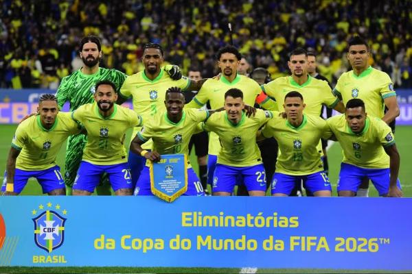 Jogadores titulares do Brasil na partida contra o Paraguai.(Imagem:Marcos Ribolli)