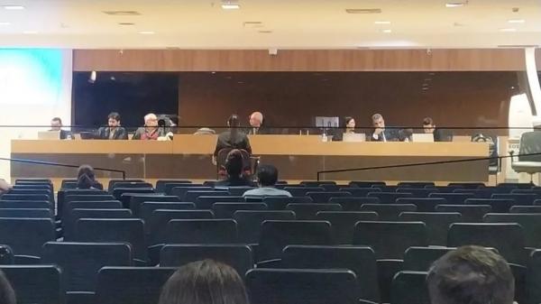 Julgamento de suspeito de atropelar e matar enfermeira e ferir namorada no Tribunal do Júri em Teresina.(Imagem:Ilanna Serena/g1)