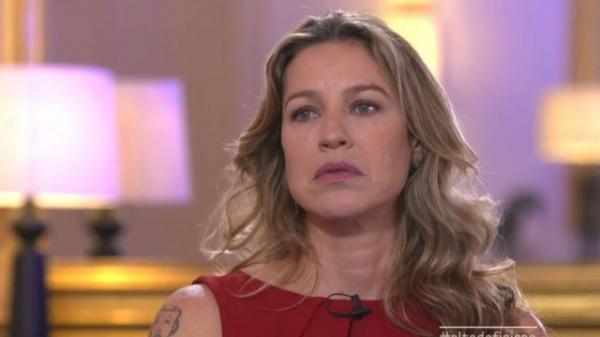 Luana Piovani se emociona em entrevista à TV portuguesa.(Imagem:Reprodução/SIC)