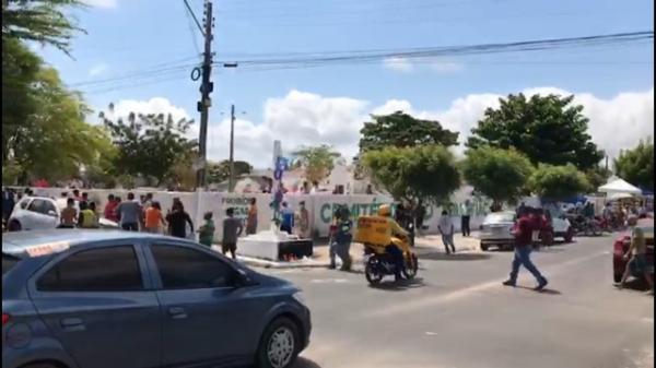 Policiais trocam tiros e ficam feridos após discussão em cemitério no Piauí.(Imagem: Tiago Mendes/TV Clube)