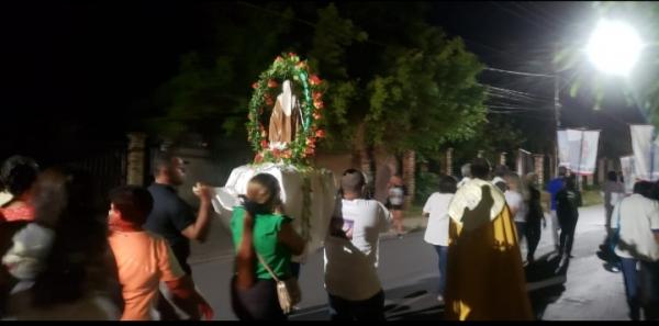 Fiéis participam do encerramento do festejo de Nossa Senhora SantAna em Floriano(Imagem:Reprodução)