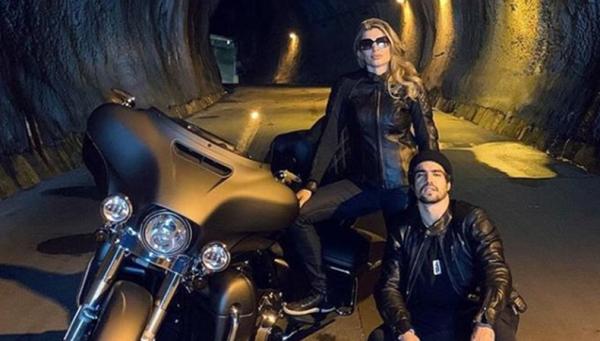 Grazi Massafera e Caio Castro fazem passeio de moto juntos e curtem a natureza(Imagem:Reprodução)