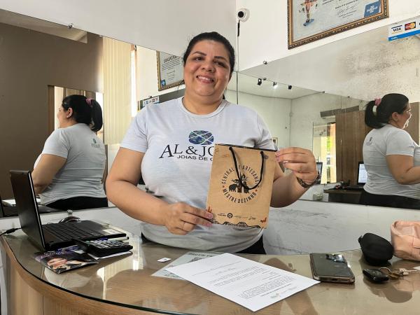Lojistas da Central de Artesanato Mestre Dezinho recebem certificação da Sudarpi(Imagem:Ascom/Sudarpi)