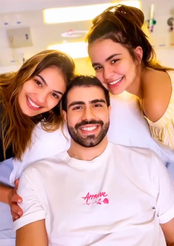 As irmãs Giovanna e Lana Laham e o ator Juliano Laham no hospital em São Paulo.(Imagem:Reprodução/Instagram)