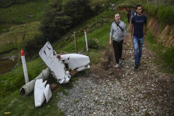 Ex-zagueiro Neto visita local da queda do avião da Chapecoense(Imagem:Reprodução)