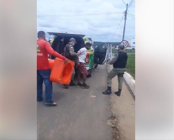 Polícia Militar prende um dos suspeitos de assaltos às farmácias em Floriano.(Imagem:Reprodução)