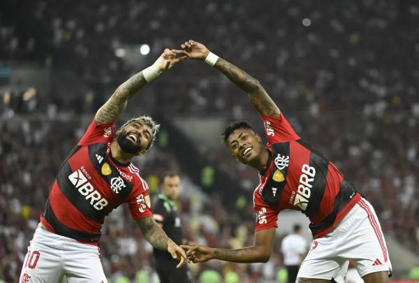 Gabigol e Bruno Henrique estão no Flamengo desde 2019 e vão continuar.(Imagem:André Durão)
