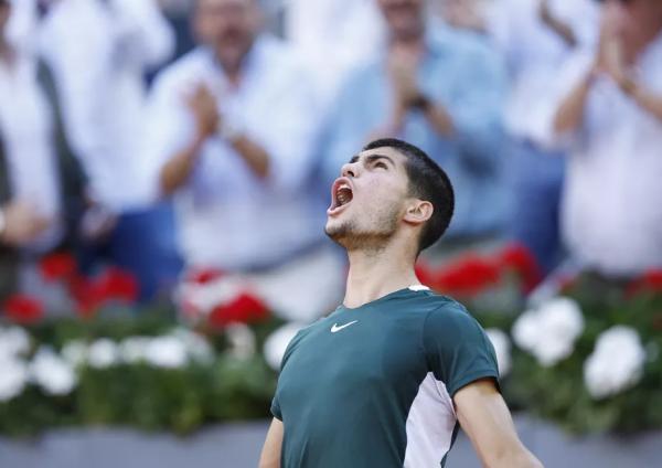 Alcaraz vence Zverev no Masters de Madri e sobe para 6º no ranking da ATP(Imagem:Reprodução)