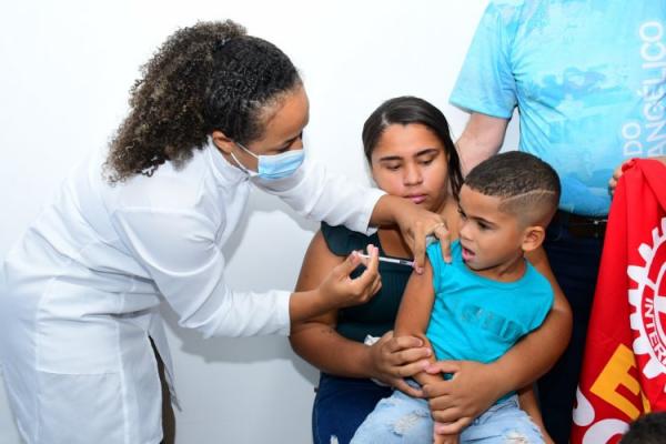  Prefeitura de Floriano realiza o Dia D de Multivacinação para crianças e adolescentes(Imagem:Secom)