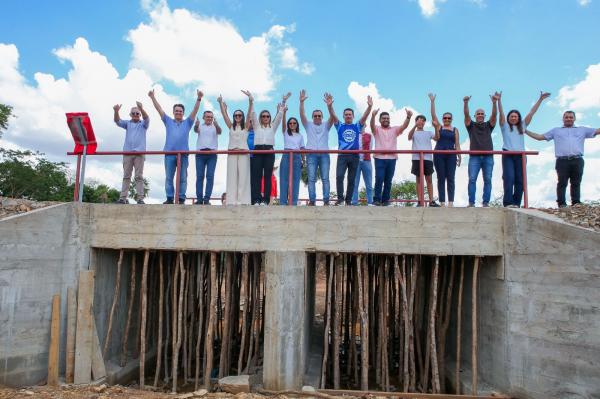 Em Cara&uacute;bas do Piau&iacute;, Ciro Nogueira inaugura obras juntamente com prefeita petista Andressa Leal(Imagem:Ascom)
