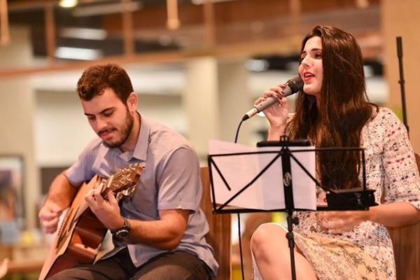 Cantora piauiense Luana Campos e o marido, Garen Vilarinho.(Imagem:Clériston Medeiros/ Divulgação)