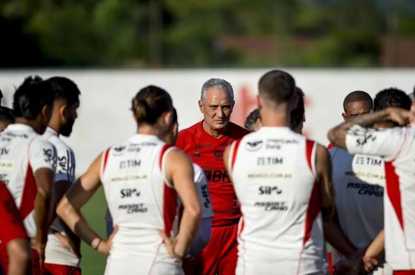 Tite em treino do Flamengo.(Imagem:Marcelo Cortes / CRF)