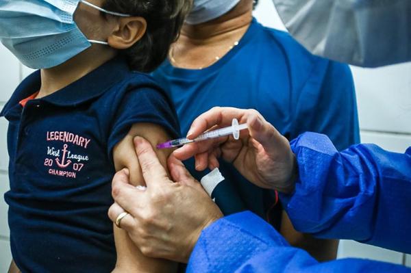 O Ministério da Saúde passou a recomendar uma dose de reforço da vacina da Pfizer contra a Covid-19 para crianças de 5 a 11 anos. Até então, a pasta indicava a terceira aplicação a(Imagem:Reprodução)