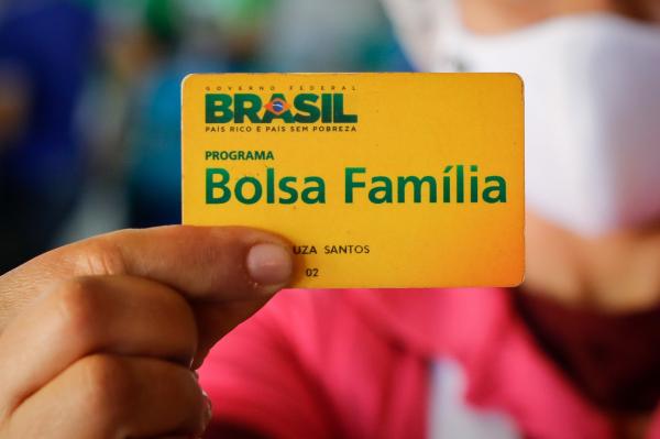 Embora revogado, Bolsa Família reduziu 