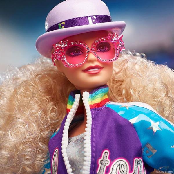 Barbie ganha looks inspirados em show histórico de Elton John(Imagem:Divulgação)