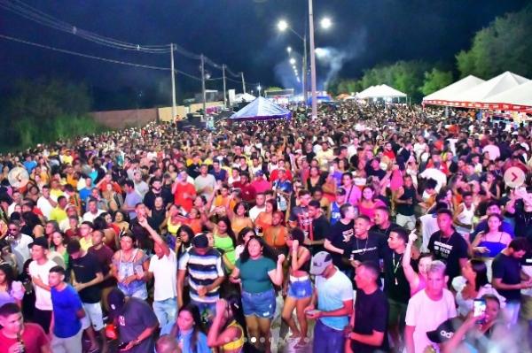 Zé Pereira dos Paredões em Floriano reúne foliões em noite de alegria e harmonia.(Imagem:Reprodução/Instagram)