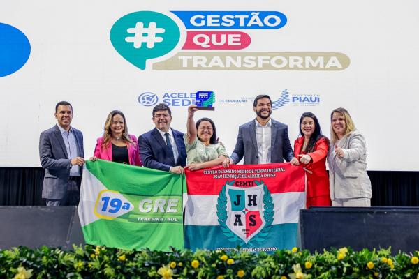 Governador premia 50 escolas de melhor desempenho com 14º salário para servidores e valor de um salário para estudantes(Imagem:Gabriel Paulino)