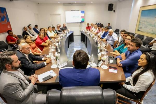 Governador recebe lideranças de Altos e Miguel Alves para estabelecer ações prioritárias em cada município.(Imagem:Jorge Bastos)