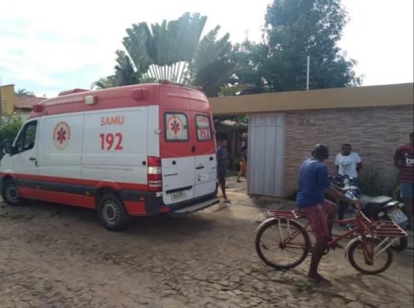 Um homem, identificado como Francisco Martins Oliveira, morreu após cair de uma árvore no quintal de uma residência, no Centro de José de Freitas, município a 48 km de Teresina. O(Imagem:Reprodução)