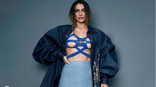 Cleo Pires é uma mulher de opiniões e atitudes ousadas. Nesta quinta-feira (19), a atriz publicou o ensaio de uma marca de roupa em que os seios ficaram à mostra. Em cima de uma ca(Imagem:Reprodução)