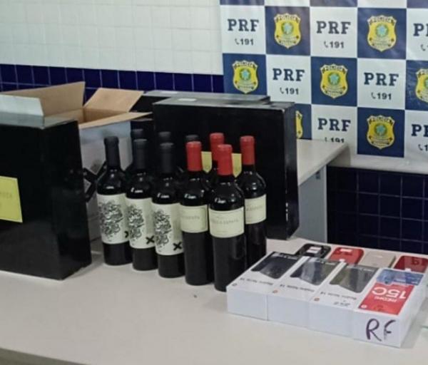 Mercadorias avaliadas em R$ 16,8 mil foram encontradas sem documenta&ccedil;&atilde;o fiscal; pequena quantidade de maconha tamb&eacute;m foi apreendida.(Imagem:Divulga&ccedil;&atilde;o/PRF)