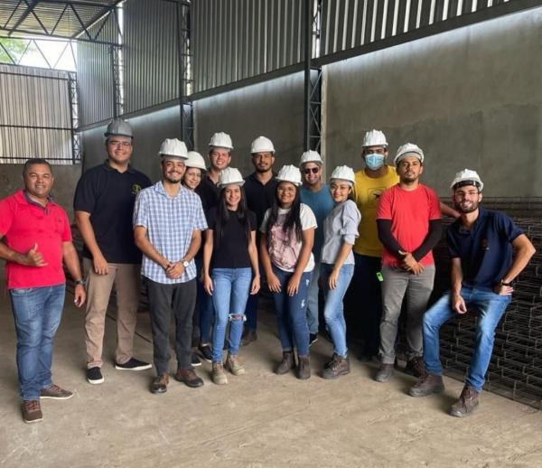 Estudantes de Engenharia Civil realizam visita técnica em empresa de construção em Floriano.(Imagem:Reprodução/Instagram)