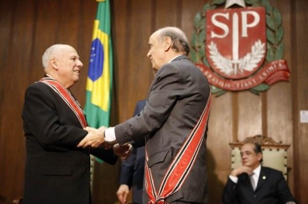 Ministro aposentado Moreira Alves recebe a Ordem do Ipiranga concedida aos ex-presidentes do STF pelo então governador de SP, José Serra, em 2009(Imagem:Nelson Jr./SCO/STF)