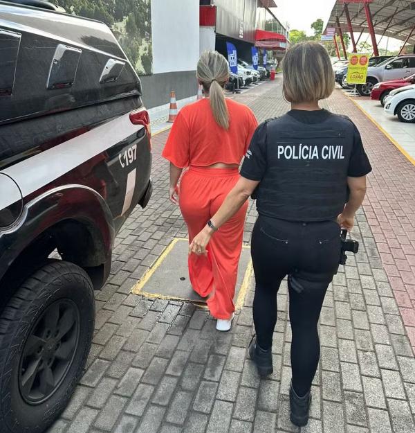 Mulher é presa suspeita de alugar casa de luxo e colocar à venda, em Teresina.(Imagem:Divulgação/PCPI)