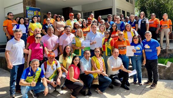 Ciro Nogueira recebe agentes comunitários e atende reivindicação.(Imagem:Ascom)