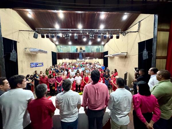 Deputado Dr. Marcus Vinícius prestigia posse de Enofre Carvalho na presidência do PT em Floriano.(Imagem:Ascom)