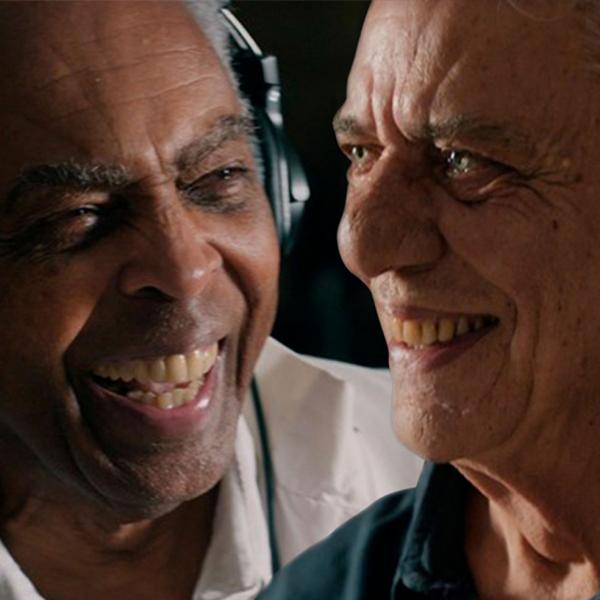 Gilberto Gil e Chico Buarque são ases que denunciam no single Sob pressão(Imagem:Reprodução)