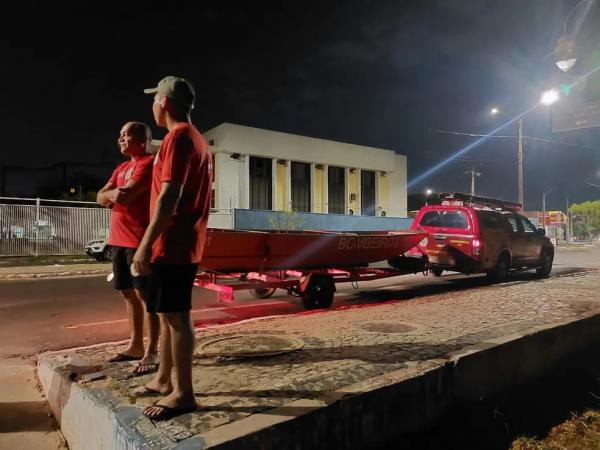 Corpo de Bombeiros é acionado.(Imagem:Ravi Marques /TV Clube)