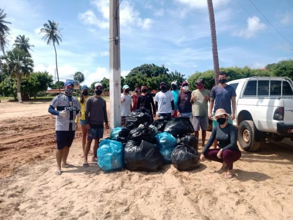 Prefeito de Cajueiro da Praia disse que praias recebem limpeza periódica.(Imagem:Divulgação/Prefeitura de Cajueiro da Praia)