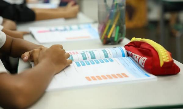 Alunos em sala de aula no Centro Integrado de Educa&ccedil;&atilde;o P&uacute;blica (CIEP) 001, no Catete, na zona sul da capital fluminense.(Imagem:Tomaz Silva/Ag&ecirc;ncia Brasil)