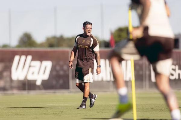 Diogo Linhares, preparador f&iacute;sico do Flamengo, durante treino.(Imagem:Adriano Fontes / Flamengo)